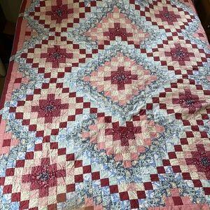 Vintage handmade quilt Full/Queen size